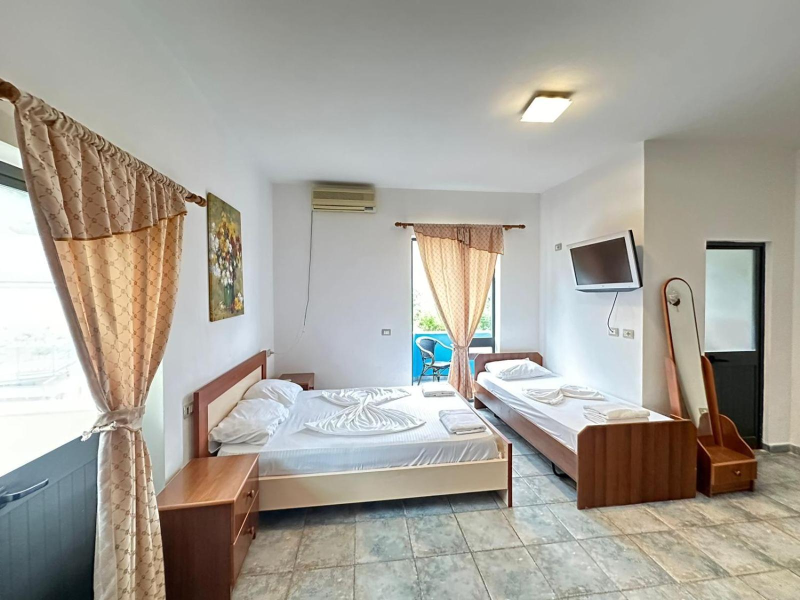 Hotel Adriatik Shengjin Exterior photo